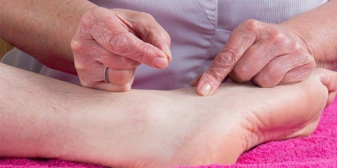 Acupressure Points - SLEEP or PAIN PROBLEMS: For ankle swelling, lower body  pain, or insomnia. Find the dip below your ankle bone on both the inside &  outside of your ankles. Hold